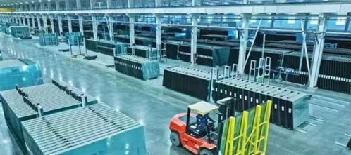 大型企业高科技生产线的繁忙景象