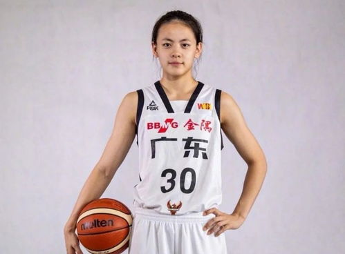 杨力维杨舒予姐妹花：球场上的默契搭档