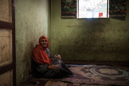 巴勒斯坦难民哭泣的画面