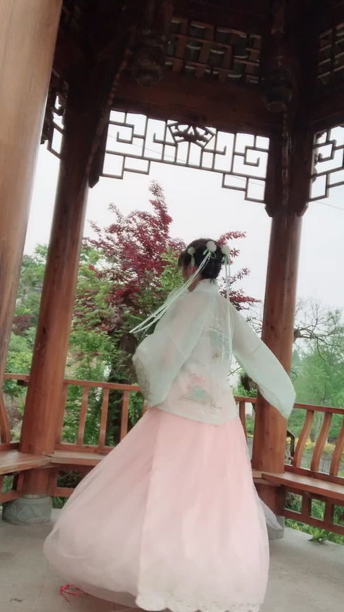 汉服与运动鞋搭配