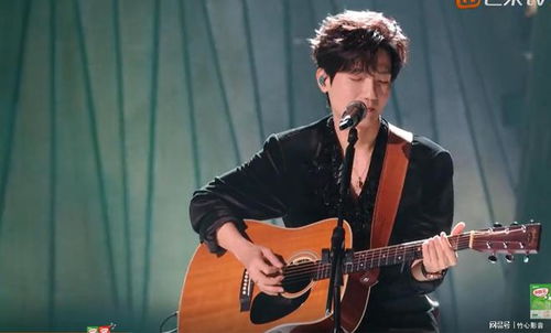 陈楚生唱歌瞬间