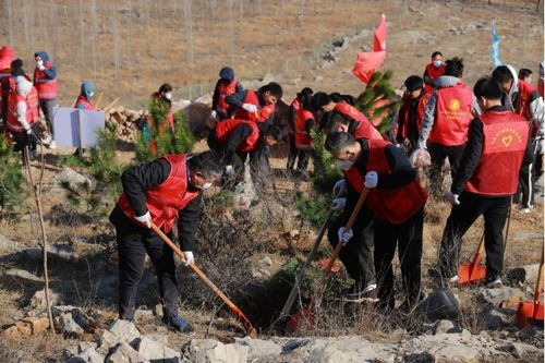 甘肃榆中县山洪灾害惨重，10死33失联背后的警示