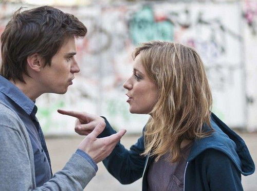 秘鲁惊魂！女友吵架冲向男友竟意外坠亡