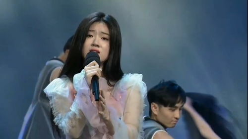 单依纯唱歌照片