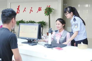 工作人员处理业务