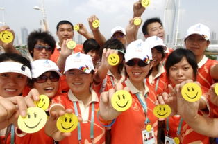 志愿者们微笑着提供服务