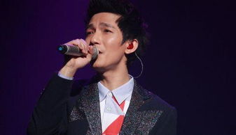 陈楚生获歌王奖杯照