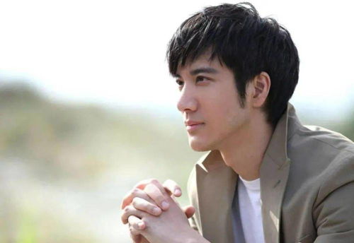 单依纯携手王力宏，《歌手2025》总决赛燃爆舞台！