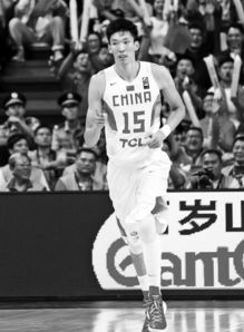 中国男篮球员庆祝进球瞬间