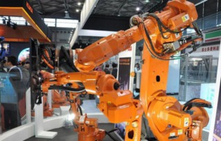 世界机器人大会：机器人齐聚北京，现场超火爆