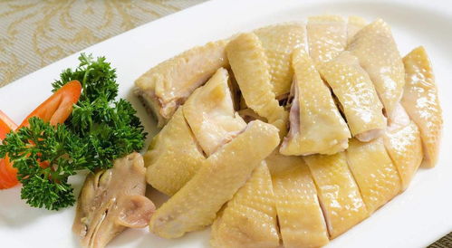 切开后的柚子鸡露出诱人鸡肉