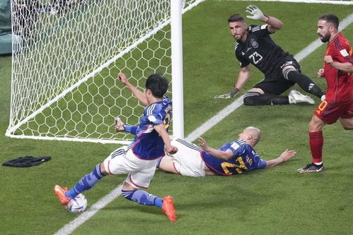 日本队球员在比赛中传球