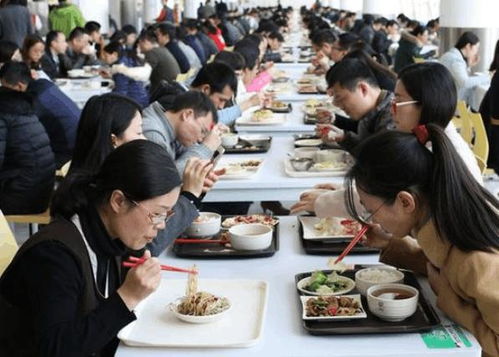一医院竟禁止规培生进职工餐厅吃饭？背后真相引人深思