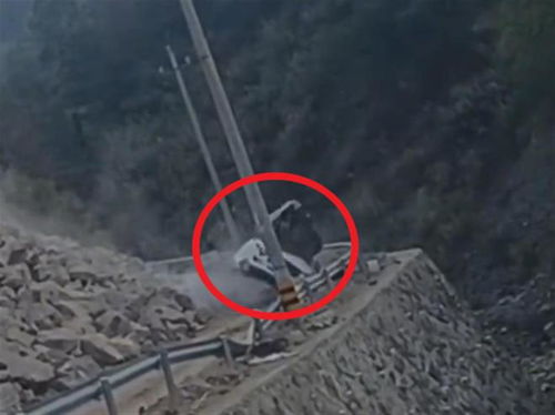 北京惊现飞石砸车毁容事件，交警已介入！