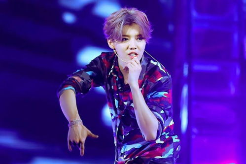 鹿晗郑州演唱会燃爆现场！粉丝狂欢盛宴