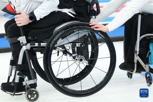 双腿截肢女子夜市摆摊成为‘团宠’，她的故事太励志！