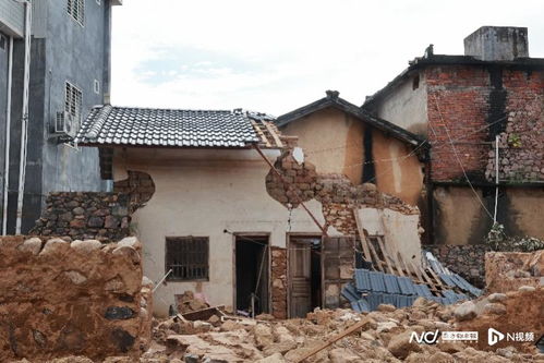 甘肃省领导向山洪遇难同胞默哀，救援工作持续进行