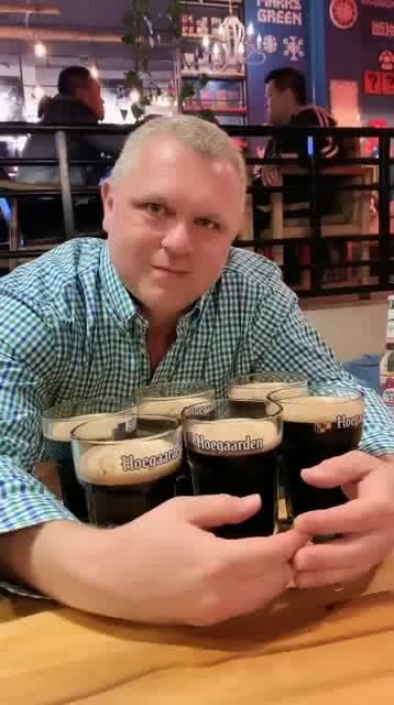 姜文法国送女出嫁，姜一郎小腹隆起引猜想，洋女婿激动落泪背后故事多