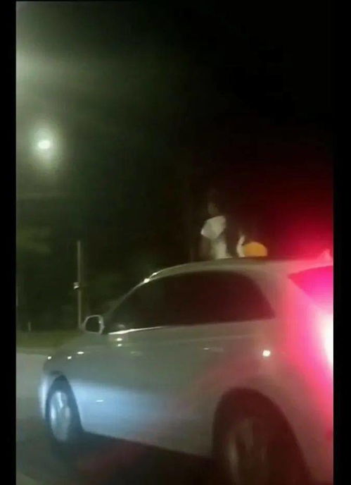 雨天被车溅水，这糟心事儿谁还没遇见过？