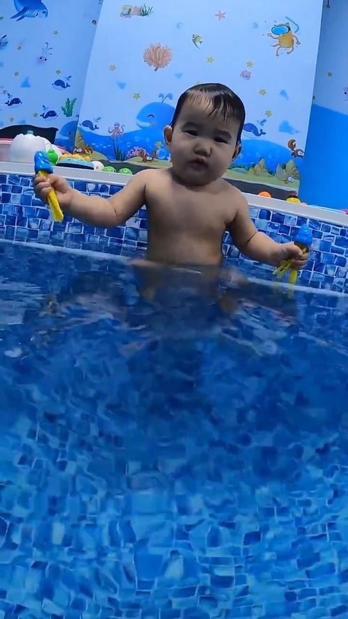 女子找小孩哥学游泳，一节课仅5元！背后故事超暖心