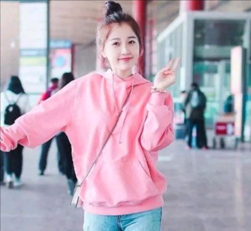 虞书欣机场穿搭，健康美的典范！