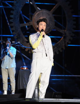 陈奕迅宣布杭州演唱会取消画面