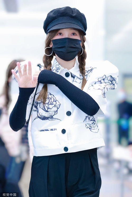 虞书欣另一套机场穿搭