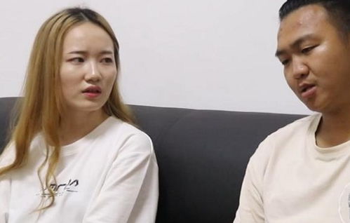 妻子情绪爆发掀翻餐桌的画面