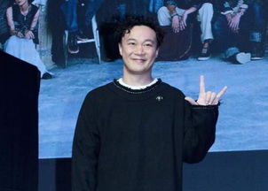 陈奕迅出席纪录片首映式画面