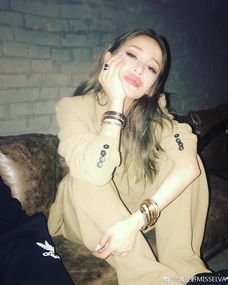 萧亚轩瘦成纸片人，直播状态引网友热议