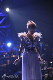 那英去花少带更年期药引热议，舞台表现却超燃！