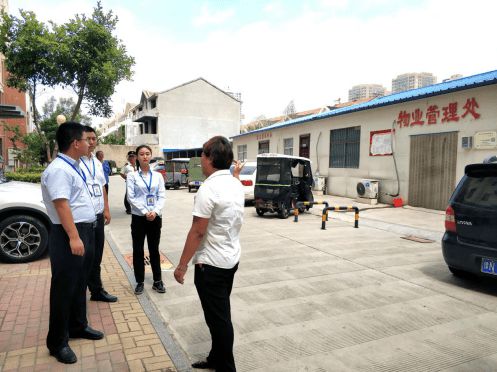 物业工作人员处理现场