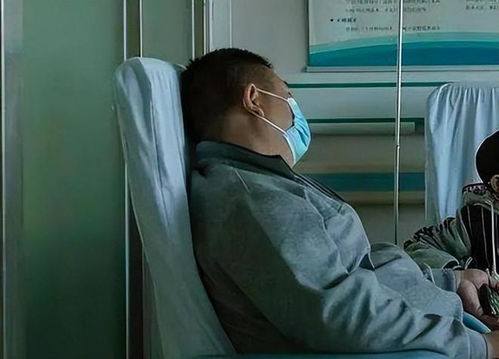 舅妈在病房外哭泣