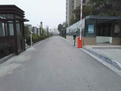 夕阳红公寓惊现28亿非法集资爆雷，区民政局长等三人滥用职权案重审开庭