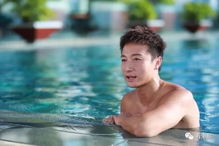 45岁方力申再登顶！他的游泳之路令人惊叹