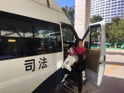 雨天行车，法拉第笼效应竟成救命法宝？