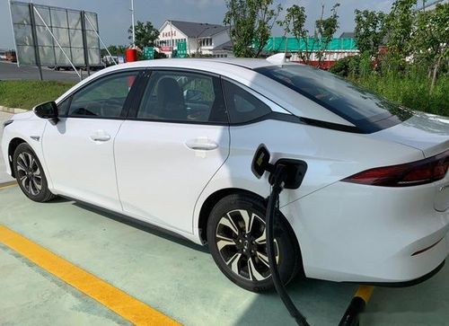 马斯克放大招！智驾智舱大升级，超算芯片遇瓶颈