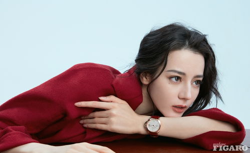 迪丽热巴在《时尚芭莎》金九封面的美照