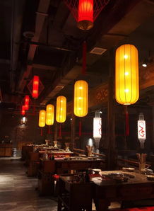 五旬男子不满噪音，竟向楼下烧烤店泼火锅底料！