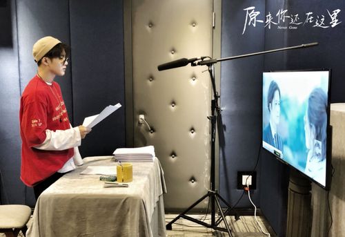 檀健次认真工作的样子