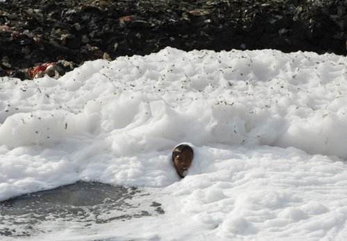 打水仗染食脑虫，男童不幸离世，家长该如何防范?