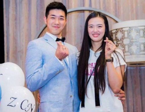 含着金钥匙的00后：中国女首富24岁儿子携80亿资产借壳上市，开启商业征程