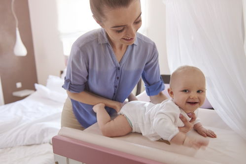 网红万洁揭露育儿嫂凌晨暴力翻身婴儿，真相令人震惊！