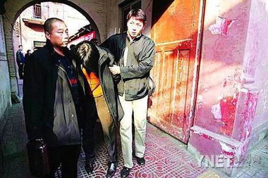 中国女游客在巴西深夜惊魂经历：大巴上遭遇劫匪持枪威胁