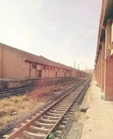 空荡荡的仓库角落