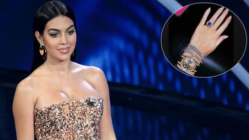 乔治娜手戴钻戒照片