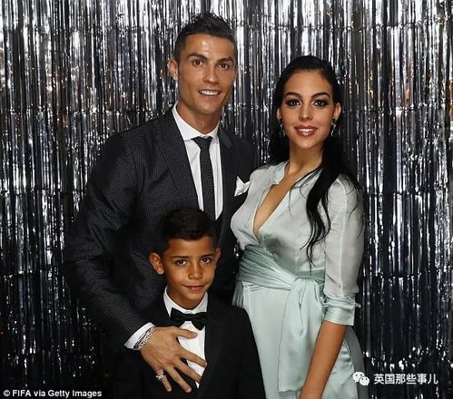 C罗求婚乔治娜成功！9年爱情长跑终修成正果