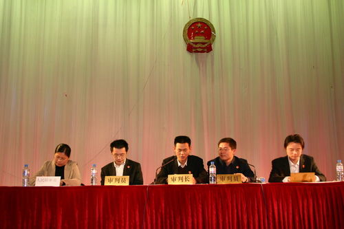 震惊！儿子被控奸淫幼女，检察官父亲竟为其辩护