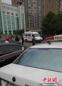 法庭门口的照片