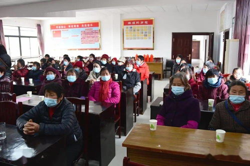 妇联工作人员开会讨论